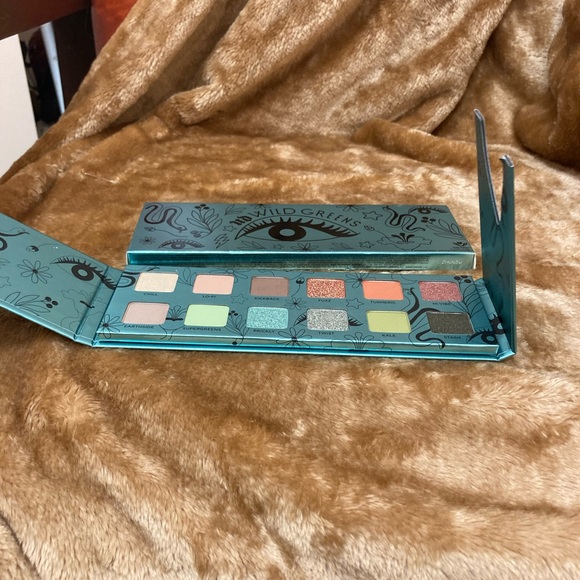 Urban Decay Wild Greens Eyeshadow Palette - Picture 4 of 5